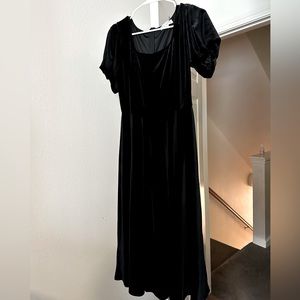 Ivy City Co. Midi Velvet Dress
